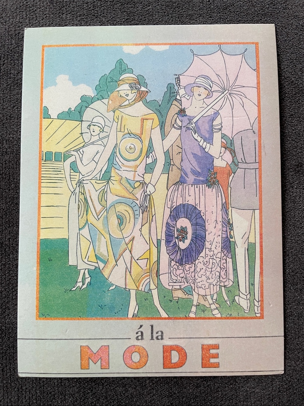 Vintage 'à la MODE' Fashion Illustration Print - Pastel Color Art 4x6
